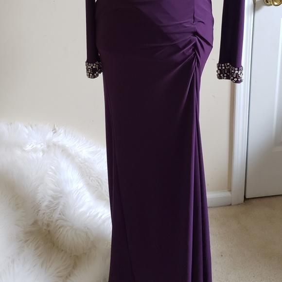 Beautiful Vince Camuto Gown - Picture 5 of 8
